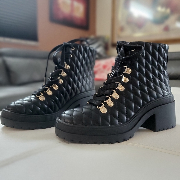 Forever 21 laced up combat boots - Picture 3 of 10